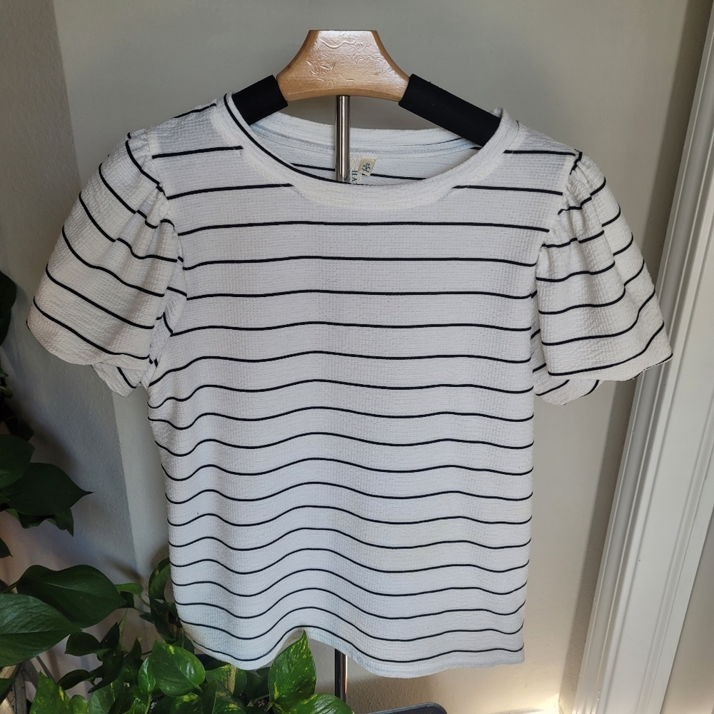RARE FIND! Hayden White Black Striped Textured Puff Sleeve Top - Size Medium